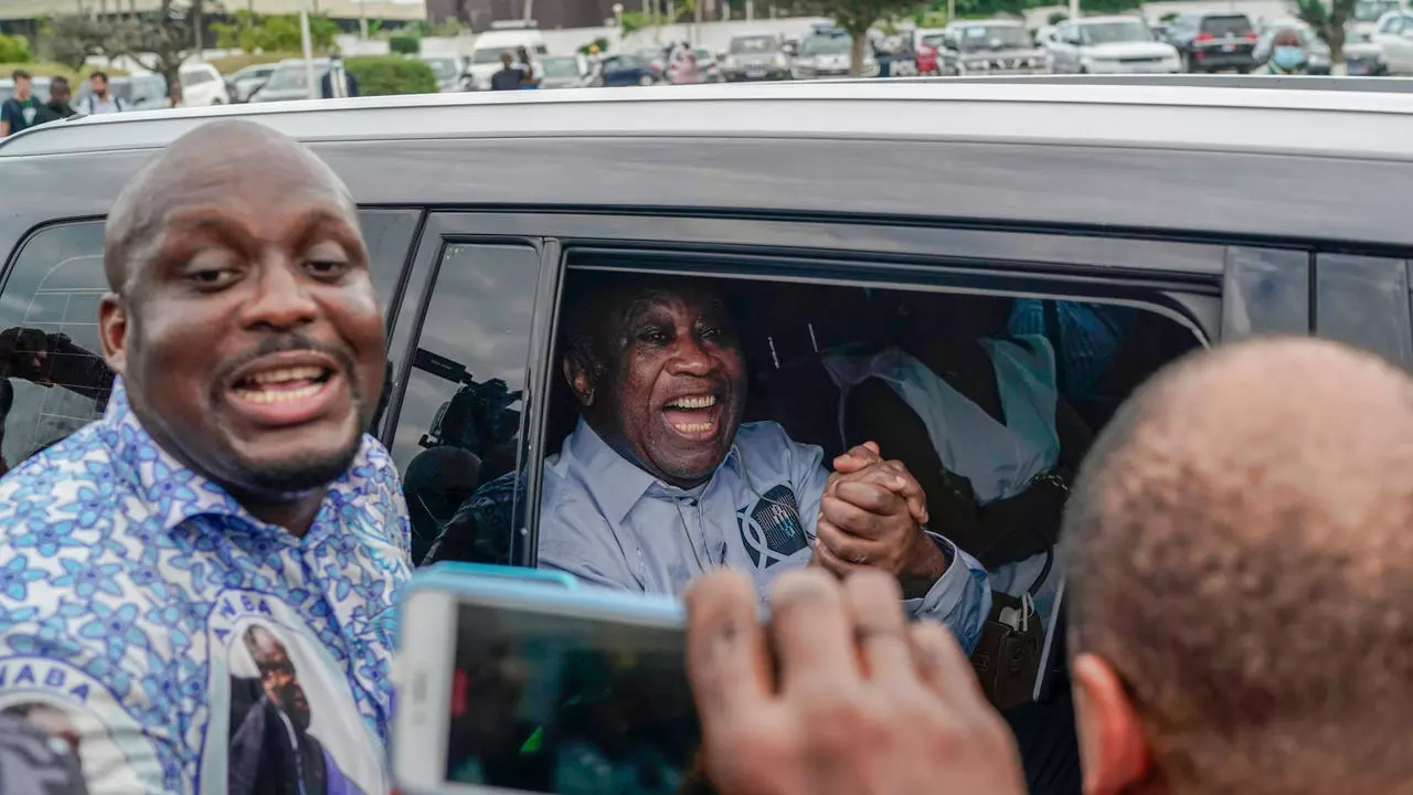 Gbagbo : le drôle de retour au pays natal: Par Théophile Kouamouo