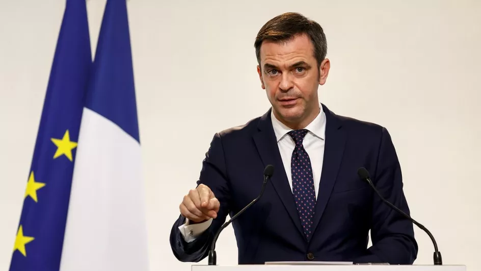 Le ministre de la Santé, Olivier Véran, le 10 décembre 2020, à Paris.  (THOMAS SAMSON / AFP)