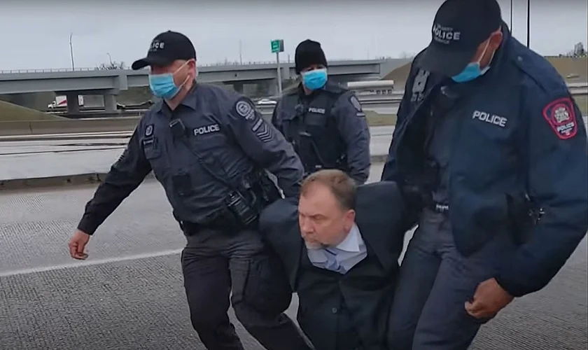 Canada : Le pasteur qui avait défié la police a été arrêté !