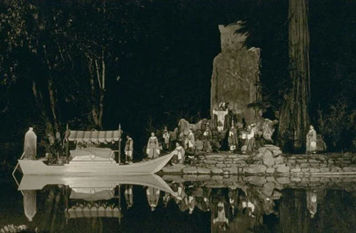 Les grands dirigeants surpris dans un endroit où on sacrifie supposément des enfants (Bohemian Grove)