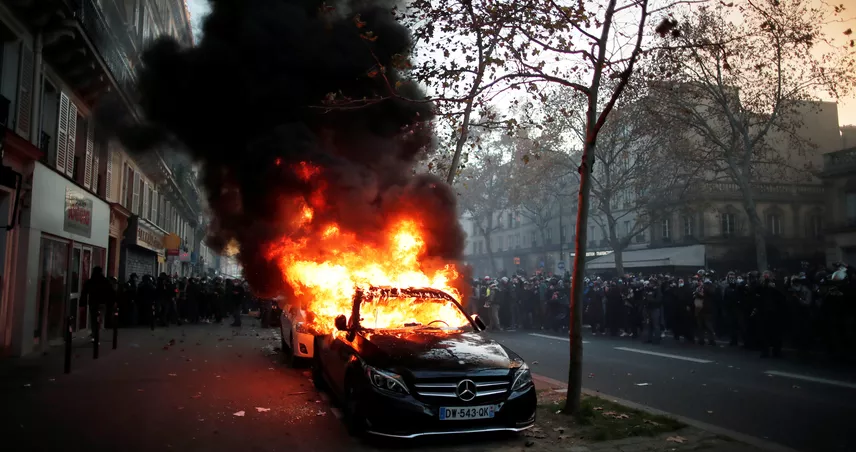 Des incidents ont éclaté à Paris au cours de la marche entre République et Bastille. BENOIT TESSIER / REUTERS