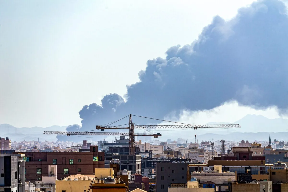 Les Houthis attaquent l'Arabie Saoudite, incendie majeur de pétrole à Jeddah (MEM)