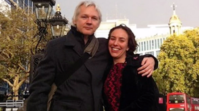 Stella Moris Smith-Morison avec Julian Assange juste avant son asile à l'ambassade équatorienne à Londres.