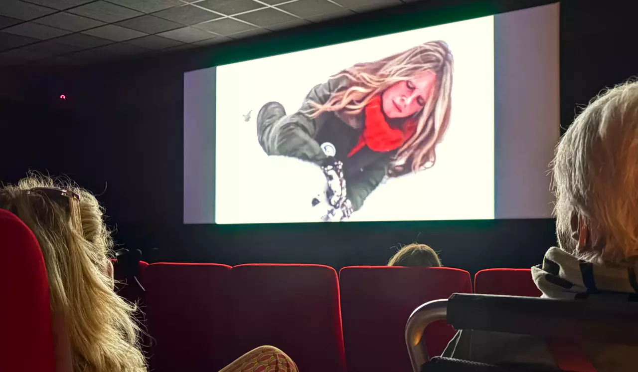 Pendant 90 minutes, les Tropéziens ont été captivés par les différentes séquences et le récit de Brigitte Bardot.