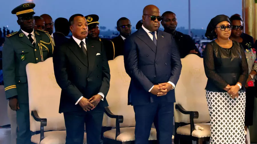 Denis Sassou-Nguesso et Félix Tshisekedi s'entretiennent avant le sommet de Paris.
