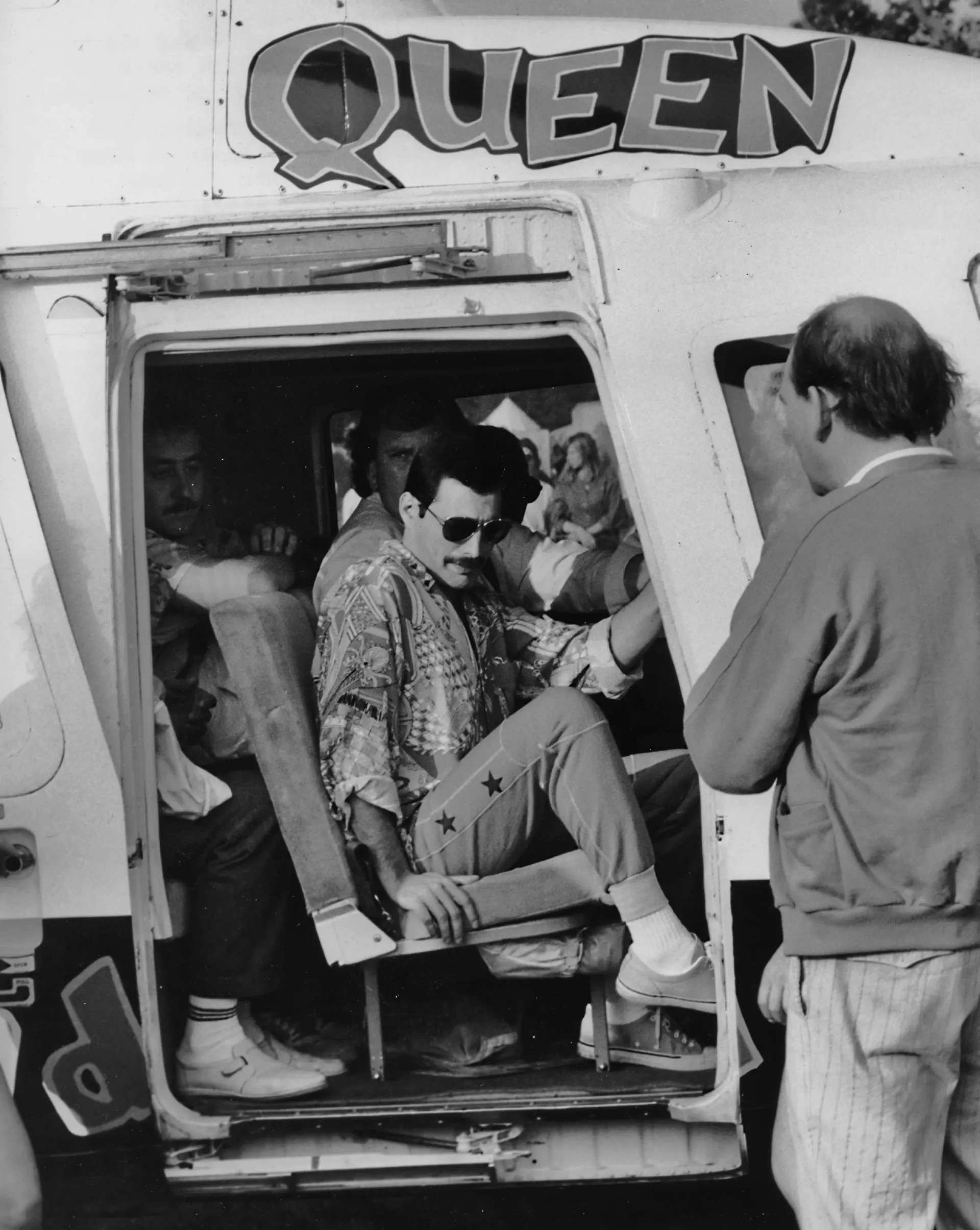 Freddie Mercury arrive au Knebworth Festival le 9 août 1986