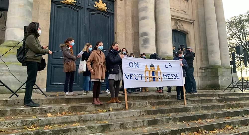 «On veut la #messe»: des catholiques se réunissent en #France – images