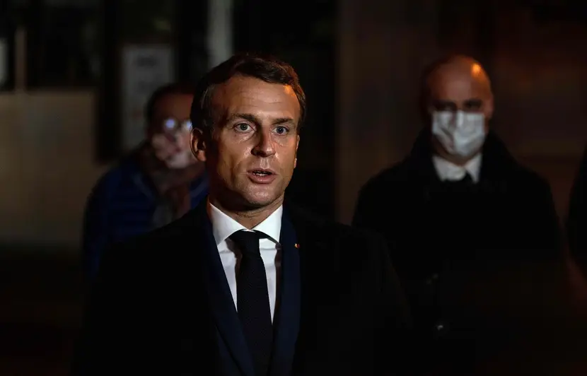 Conflans-Sainte-Honorine, 16 octobre 2020, 21h10 : Emmanuel Macron vient d'entrevoir la fin du régime 