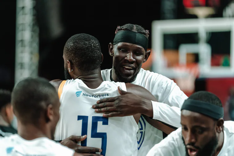 Le duo Gakou - Majok porte le Petro de Luanda