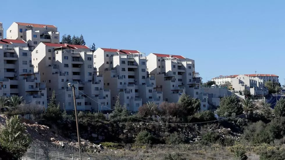  Vue générale montrant la colonie juive de Kiryat Arba à Hébron, en Cisjordanie sous occupation israélienne, le 19 novembre 2019 (image d'illustration). © REUTERS/Mussa Qawasma 