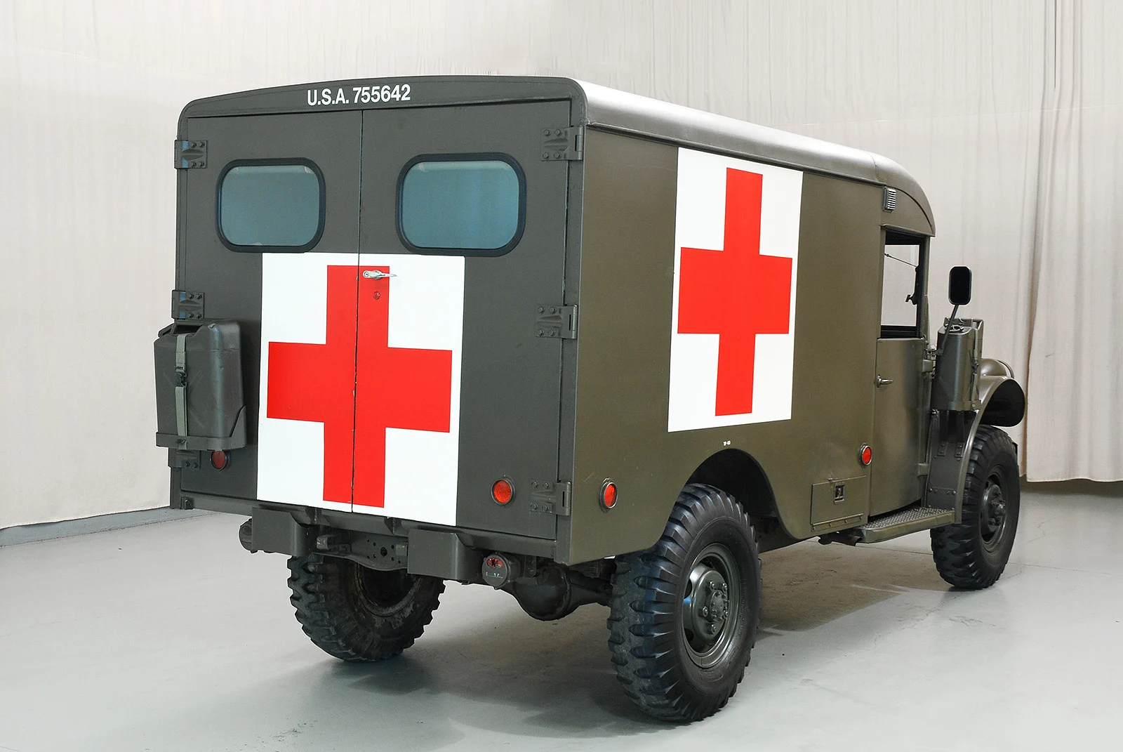 Dodge M43 ambulance  (Base presse - 1/43 - par Bob) ​