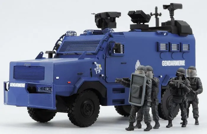 Émeutes : qu'est-ce que le Centaure, le véhicule monstre de la gendarmerie  de 14,5 tonnes et de 6,2 mètres de long ? 