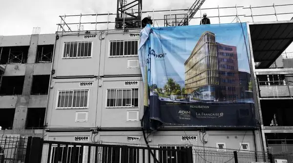 Habillage de bungalow et échafaudage par Hors Norme Media