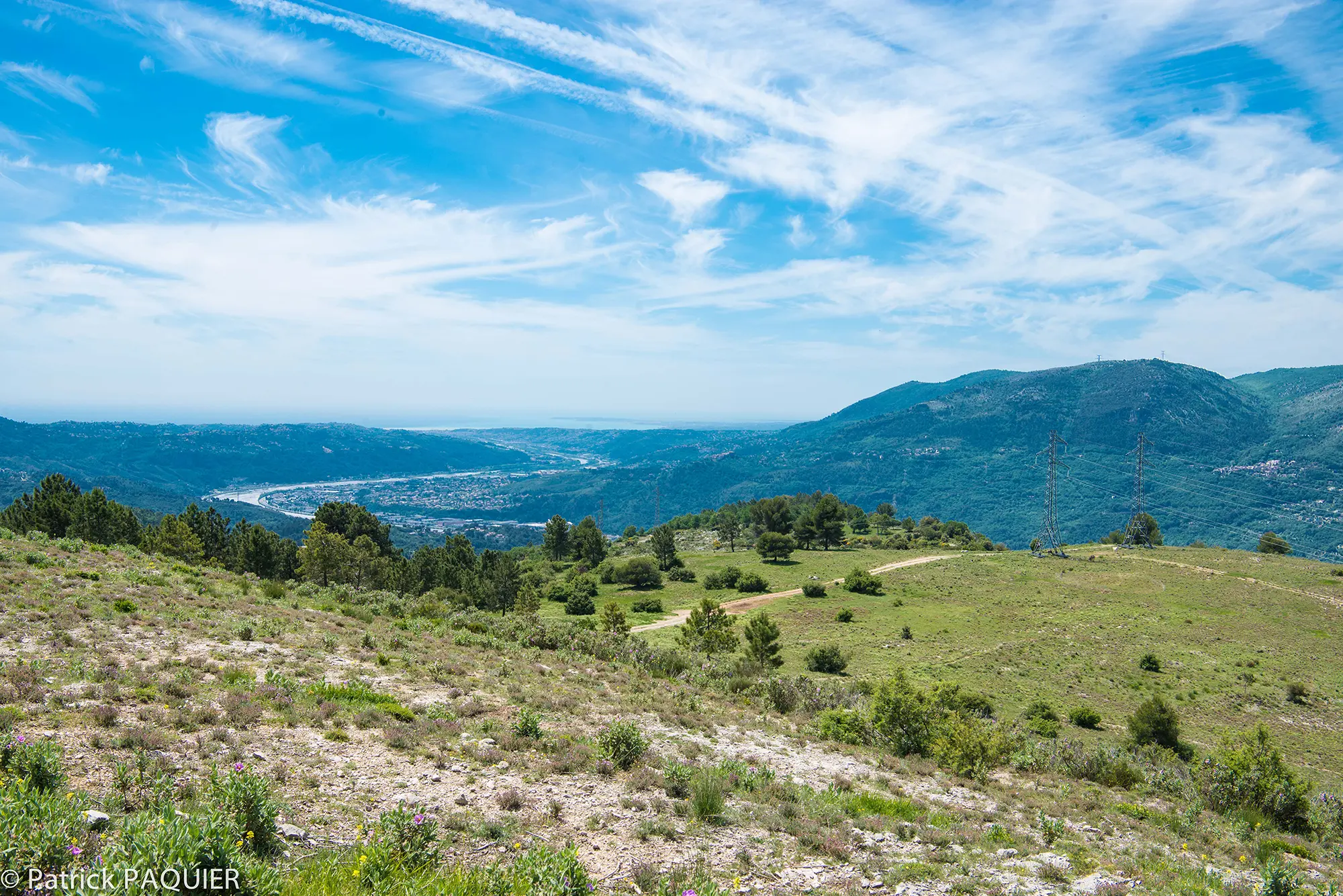 Vue sur mer depuis le Mont Arpasse.