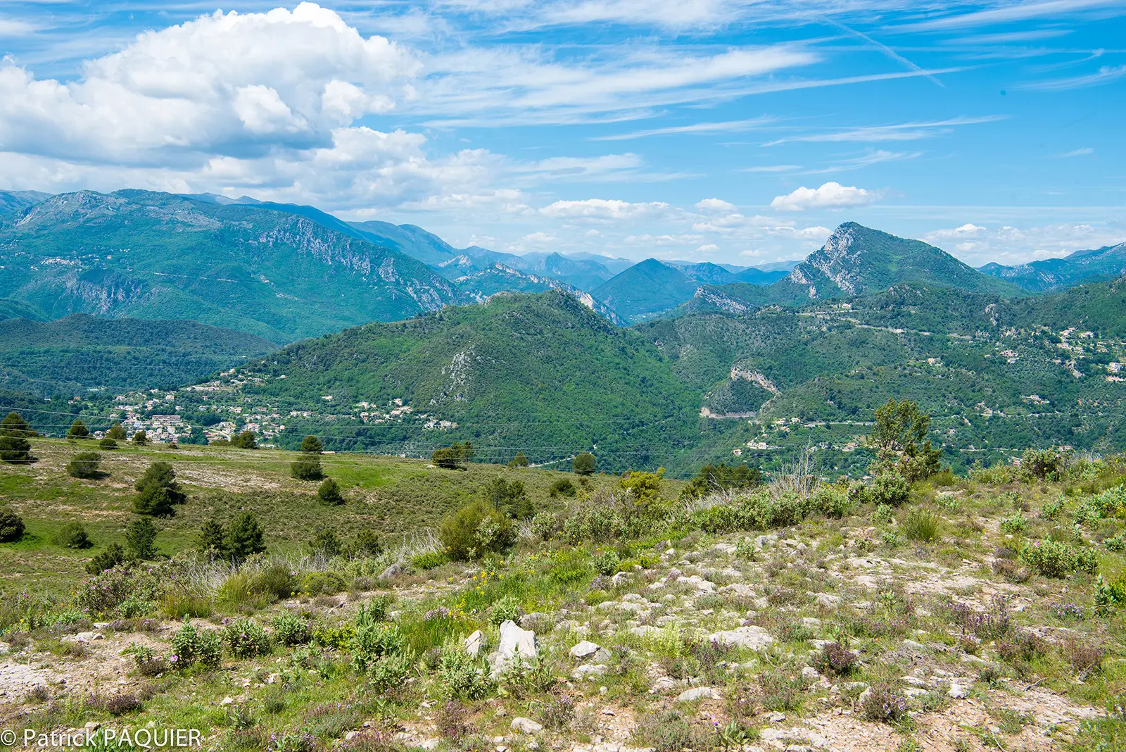vue sur la vallée de l'Estéron.