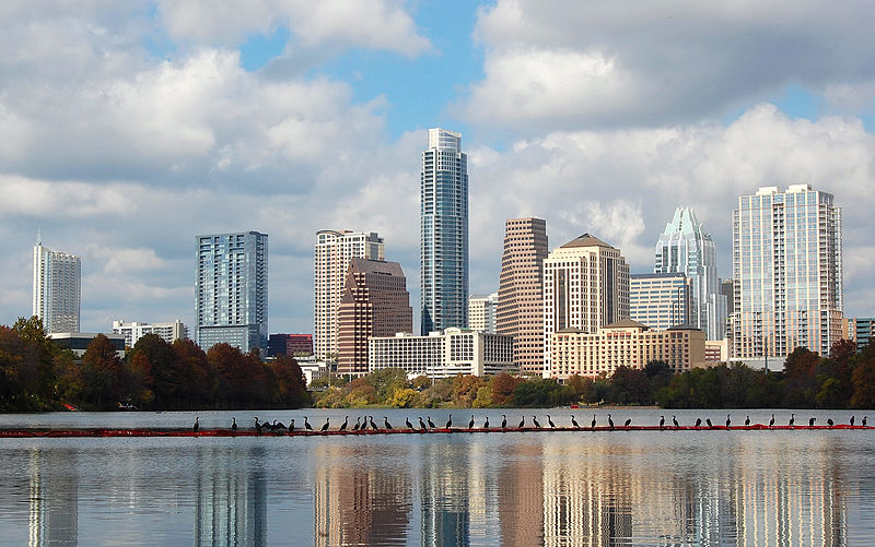 (Gratte-ciels d'Austin, photo LoneStarMike, 01/12/2012, wikipedia)