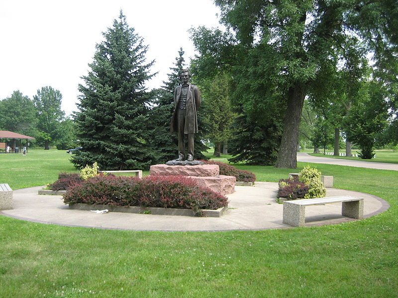 (Statue de Lincoln à Freeport, photo IvoShandor, 22/07/2007, wikipedia)