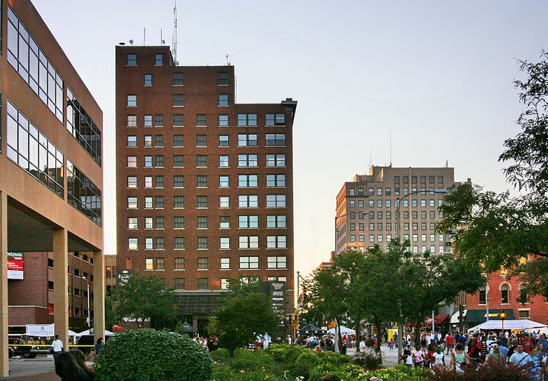 (Downtown Rockford, photo Ben Jacobson (Krana Drogin), 02/09/2007, wikipedia)