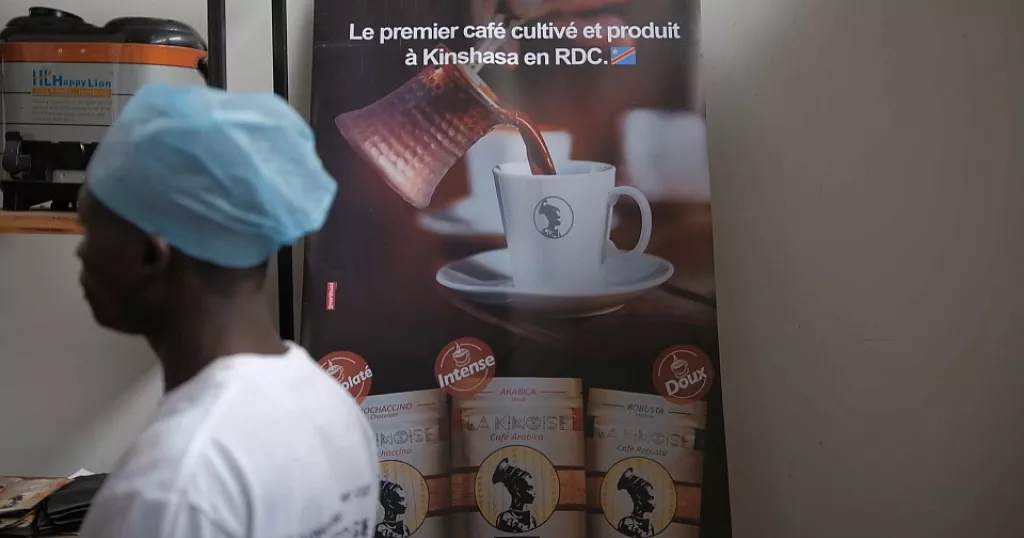 Une jeune entrepreneuse de la RDC a ouvert une usine de café qui contribue à relancer l'industrie du café