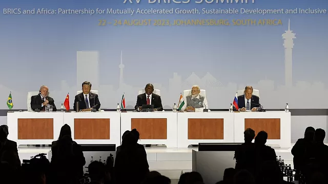 Les dirigeants des pays des BRICS assistent au sommet 2023 des BRICS au Sandton Convention Centre à Johannesburg, le 24 août 2023