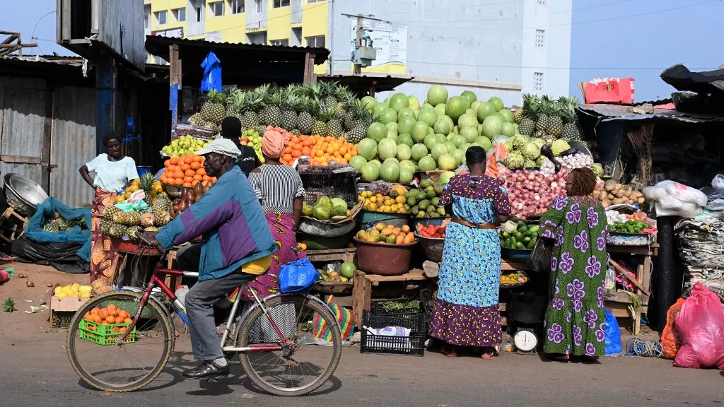 Des vendeurs au marché de Bouaké, en Côte d'Ivoire - Copyright © africanews ISSOUF SANOGO/AFP or licensors