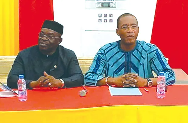 Le ministre malien de l’Artisanat, Andogoly Guindo et le ministre burkinabè en charge du commerce, Serge Poda