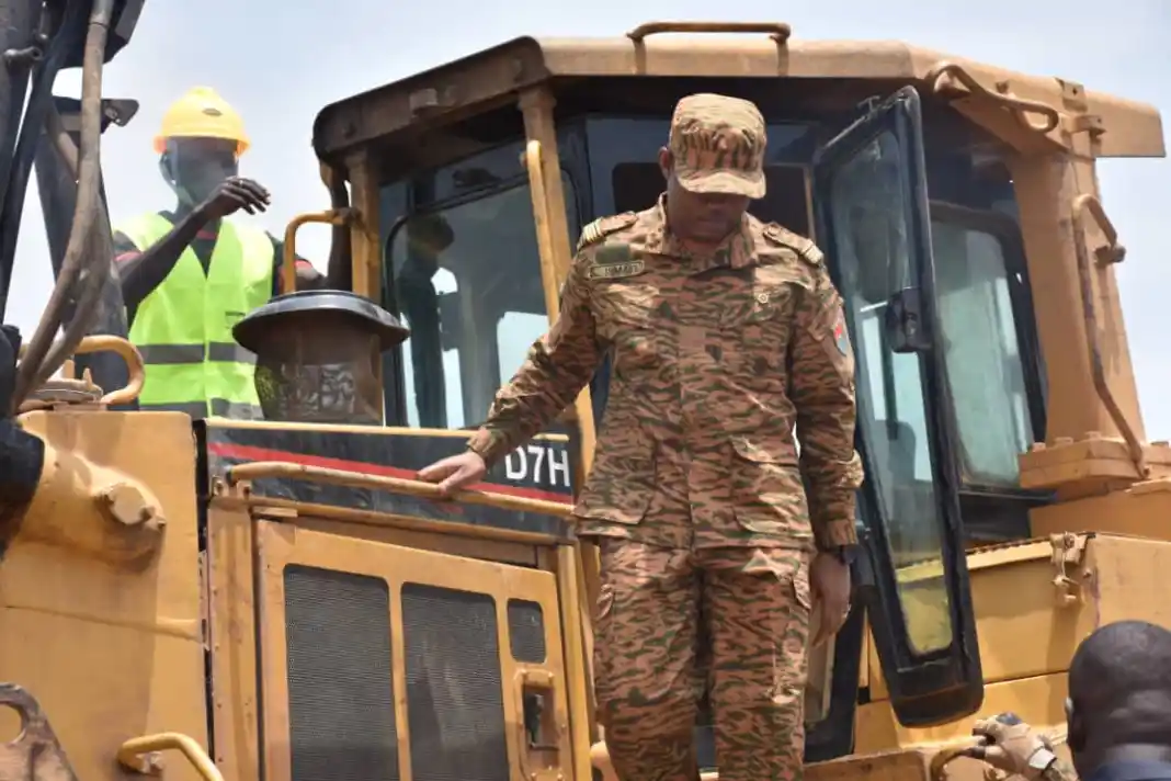 Le ministre en charge de l’Agriculture, le commandant Ismaël Sombié à Bama