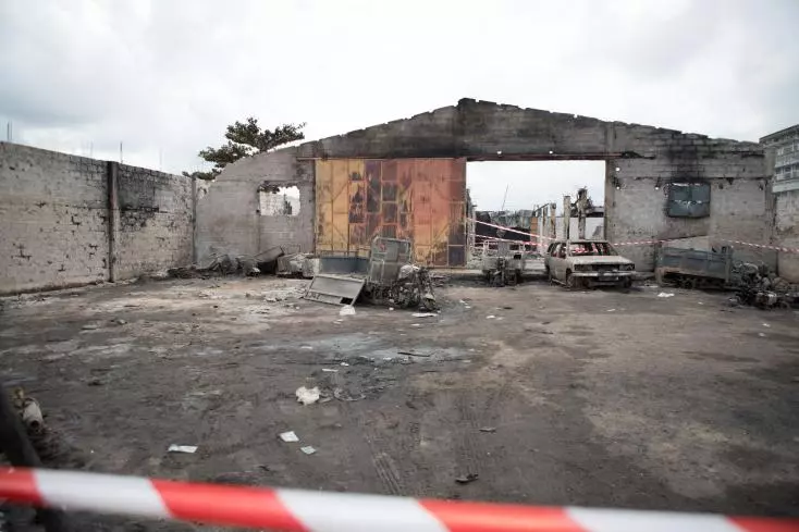 Un dépôt de carburant illégal détruit par un incendie à Seme-Krake, le 24 septembre 2023 au Bénin, près de la frontière avec le Nigeria AFP Yanick Folly