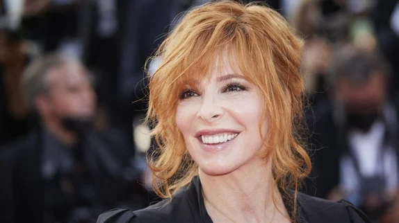 Mylène Farmer : un coffret intégrale avec du contenu inédit annoncé ...