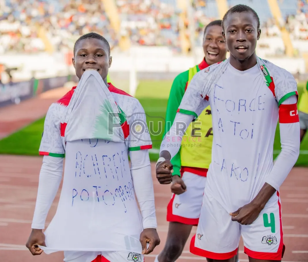 Les Etalons cadets rendent hommage à leur coéquipier Mohamed Sako (Photo - Pouiré)